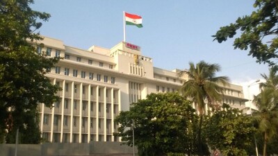 मंत्रालय रिश्वत कांड: क्लर्क के पास मिली अतिरिक्त नकदी, वरिष्ठ अधिकारी भी जांच के दायरे में.