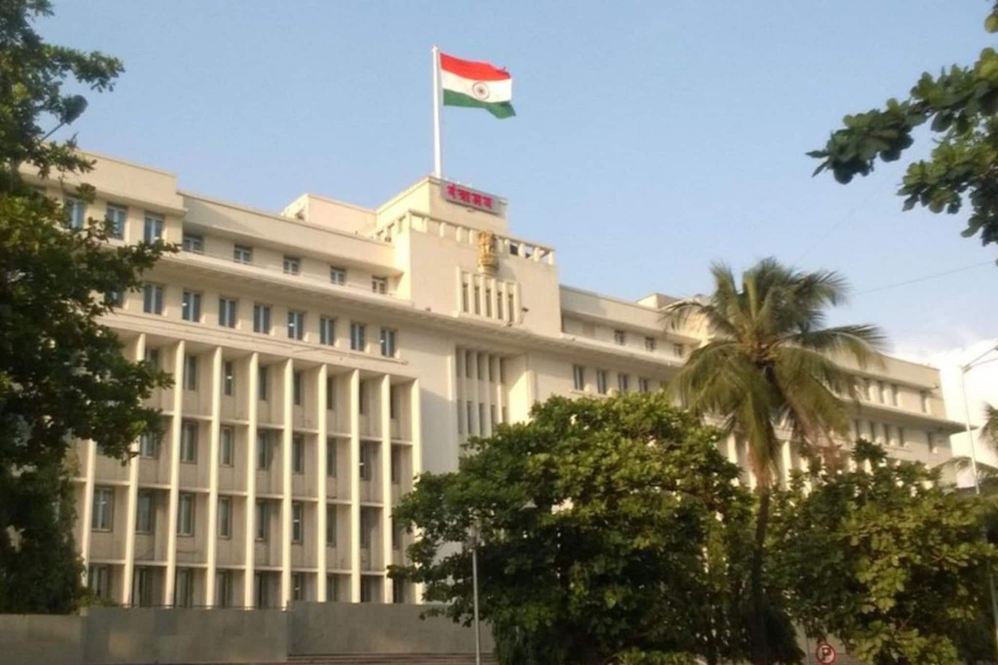 मंत्रालयात पैशांची 'हिरवळ', लाचखोर लिपिकाकडे सापडली होती आणखी मोठी रक्कम