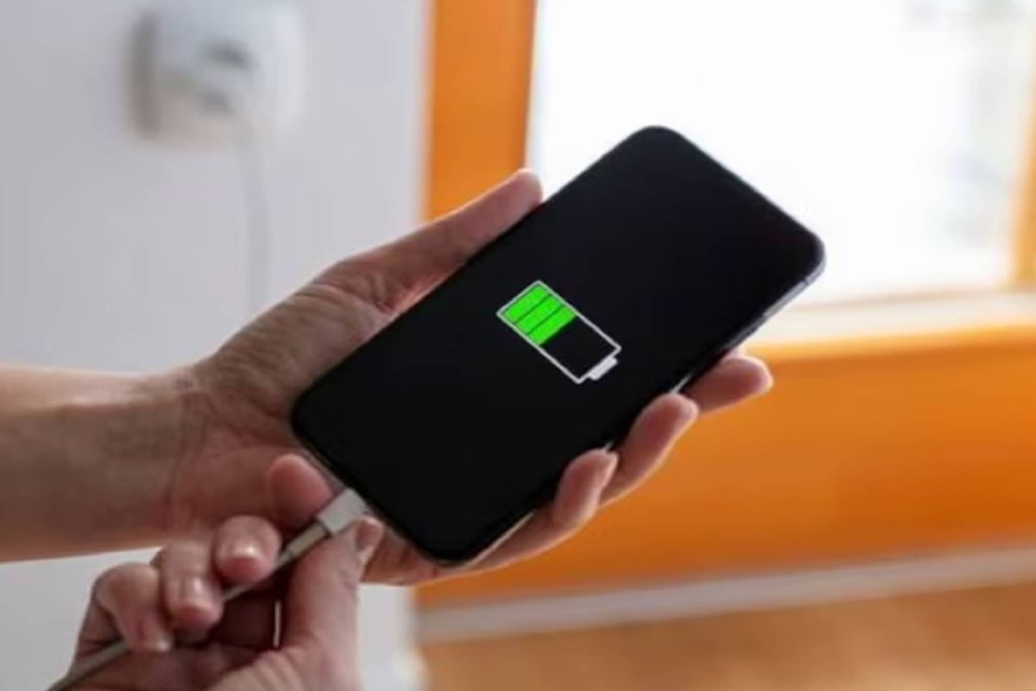 चार्जिंगशी संबंधीत 'या' चुकीमुळे खराब होतो तुमचा फोन! आजच बदला या सवयी