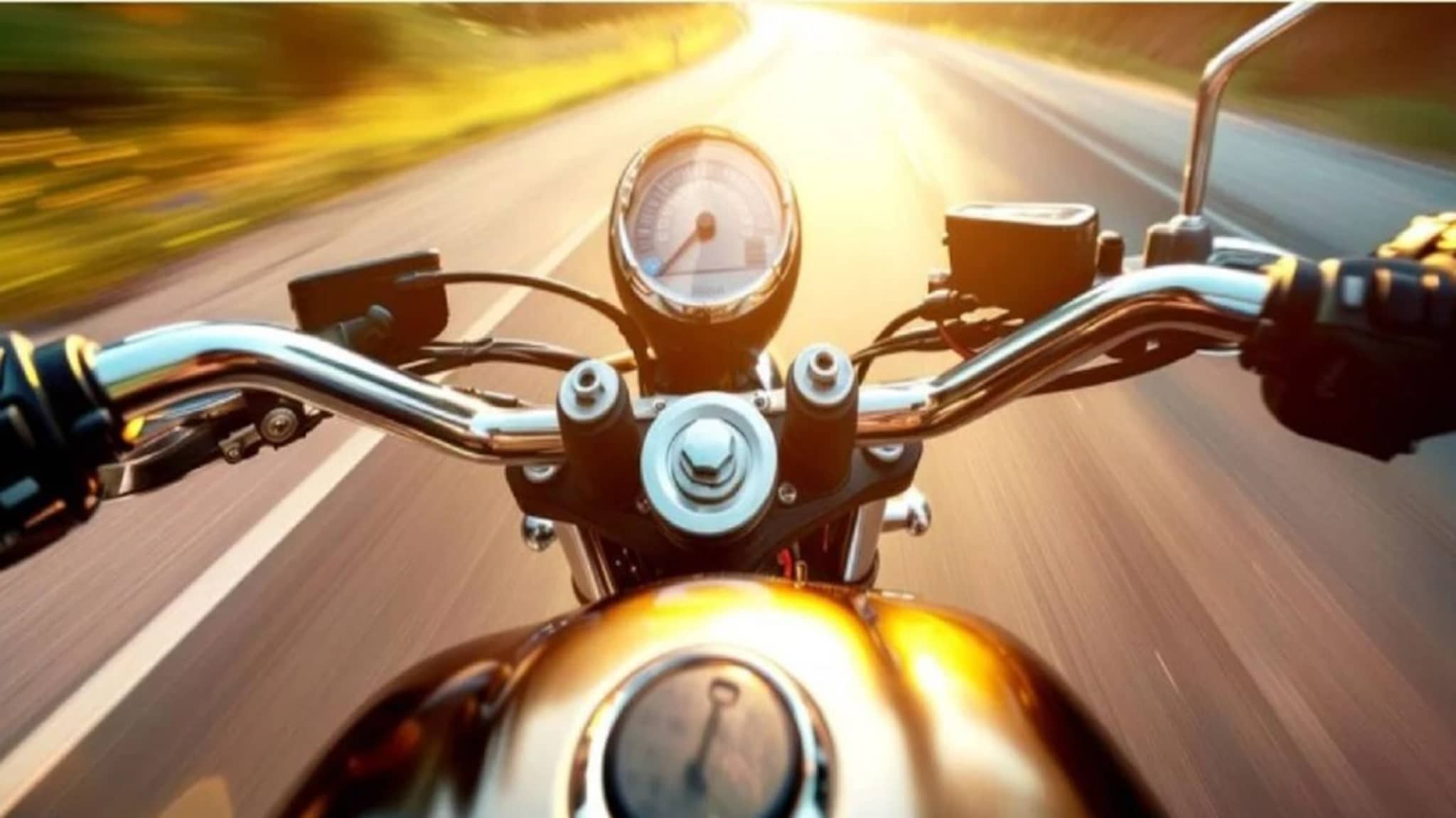 'या' चुकांमुळे कमी होतं बाईकचं मायलेज! लगेच सुधारा आपल्या सवयी