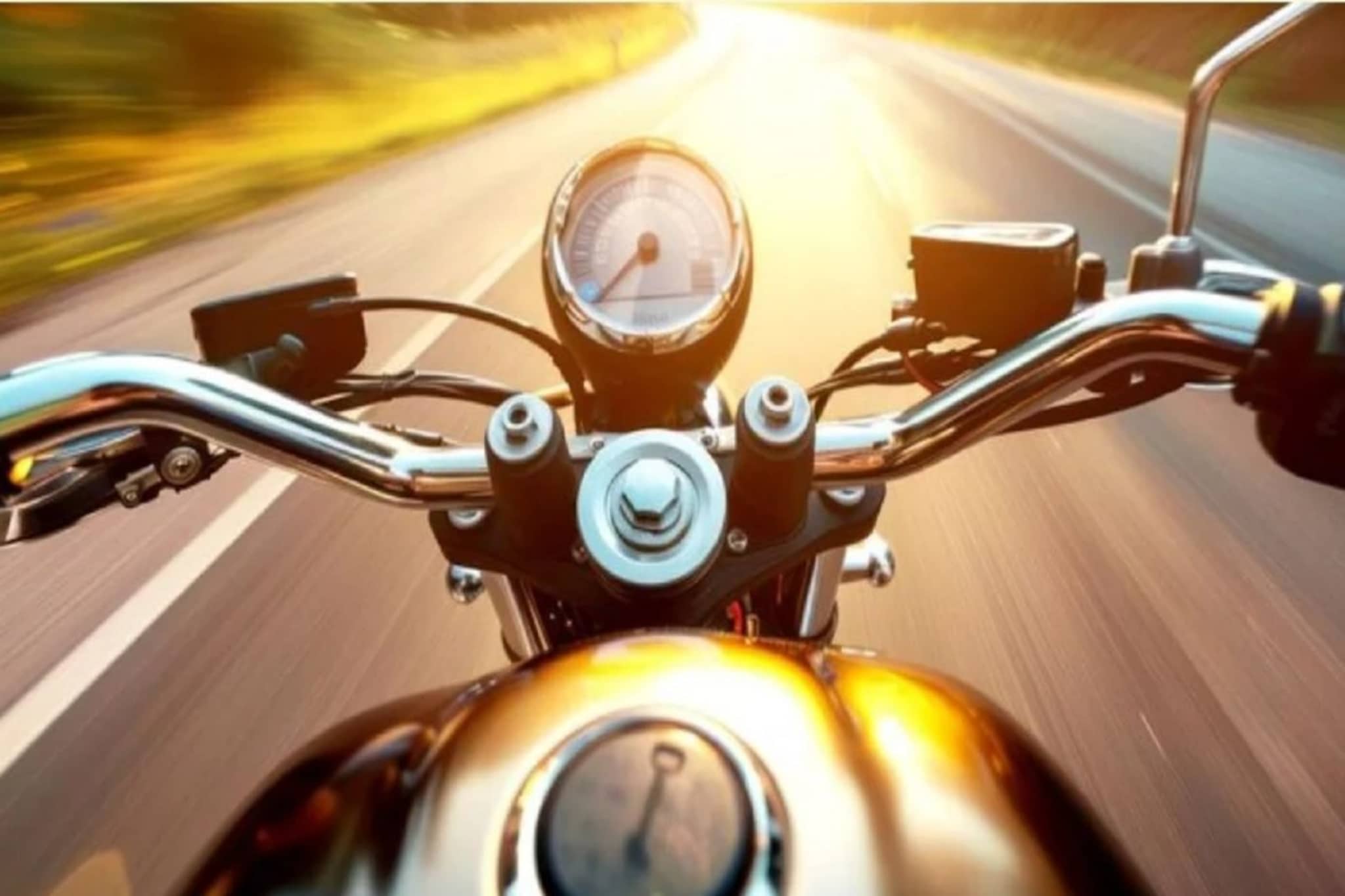 'या' चुकांमुळे कमी होतं बाईकचं मायलेज! लगेच सुधारा आपल्या सवयी