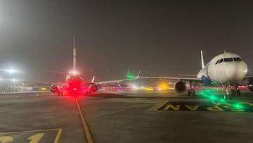 प्रवाशांनी भरलेली दोन विमाने आणि एक चूक, मुंबई विमानतळावरील दुर्घटनेचे PHOTO प्रवाशांनी भरलेली दोन विमाने आणि एक चूक, मुंबई विमानतळावरील दुर्घटनेचे PHOTO