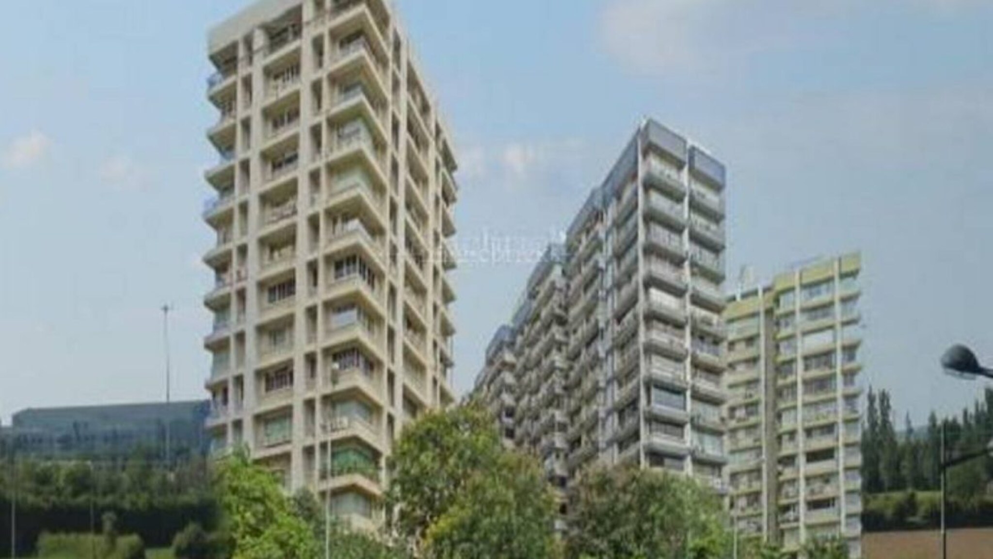 मुंबईतील 'या' आलिशान फ्लॅटमध्ये राहणाऱ्यांना 10 पैसेही द्यावे लागत नाही? मेंटेनन्स तर माफच, उलट सोसायटीच देते वर्षाला लाखो रुपये