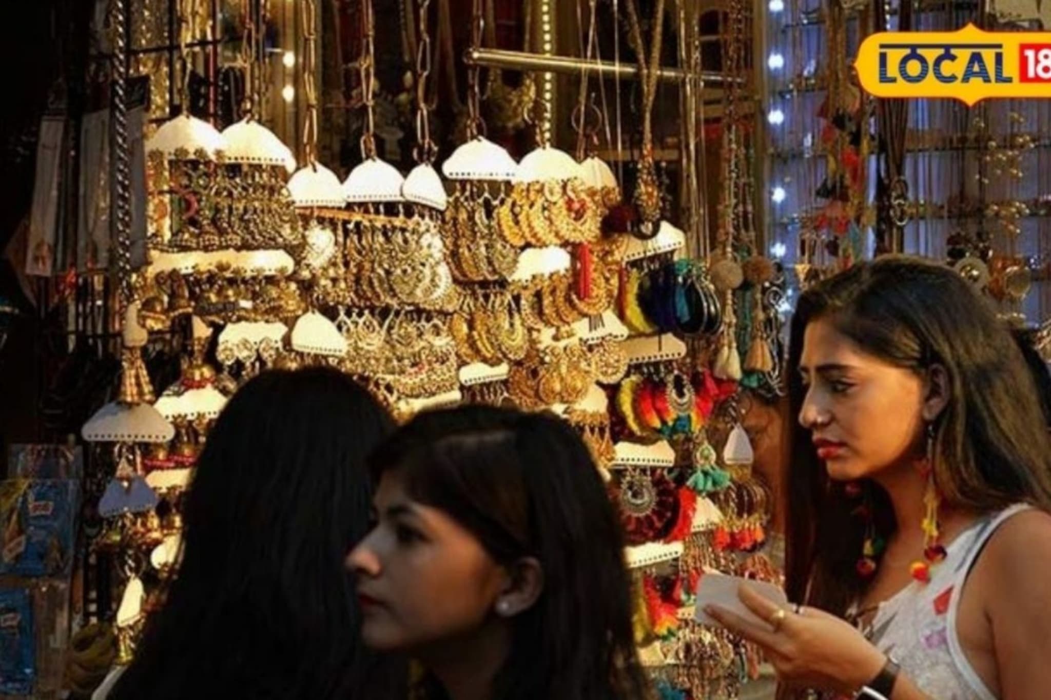 स्वस्तात मस्त खरेदीसाठी मुंबईतील 9 फेमस स्ट्रीट मार्केट, कुठं काय मिळतं?