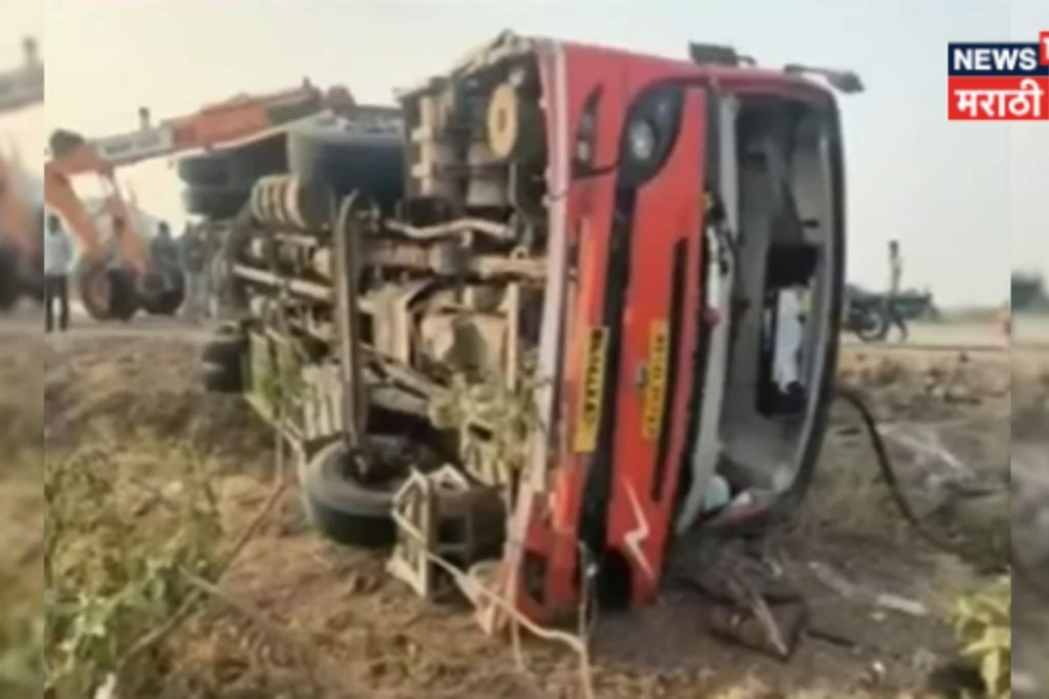 नगर-कल्याण महामार्गावर भीषण अपघात, 53विद्यार्थ्यांना सहलीला घेऊन जाणारी बस उलटली