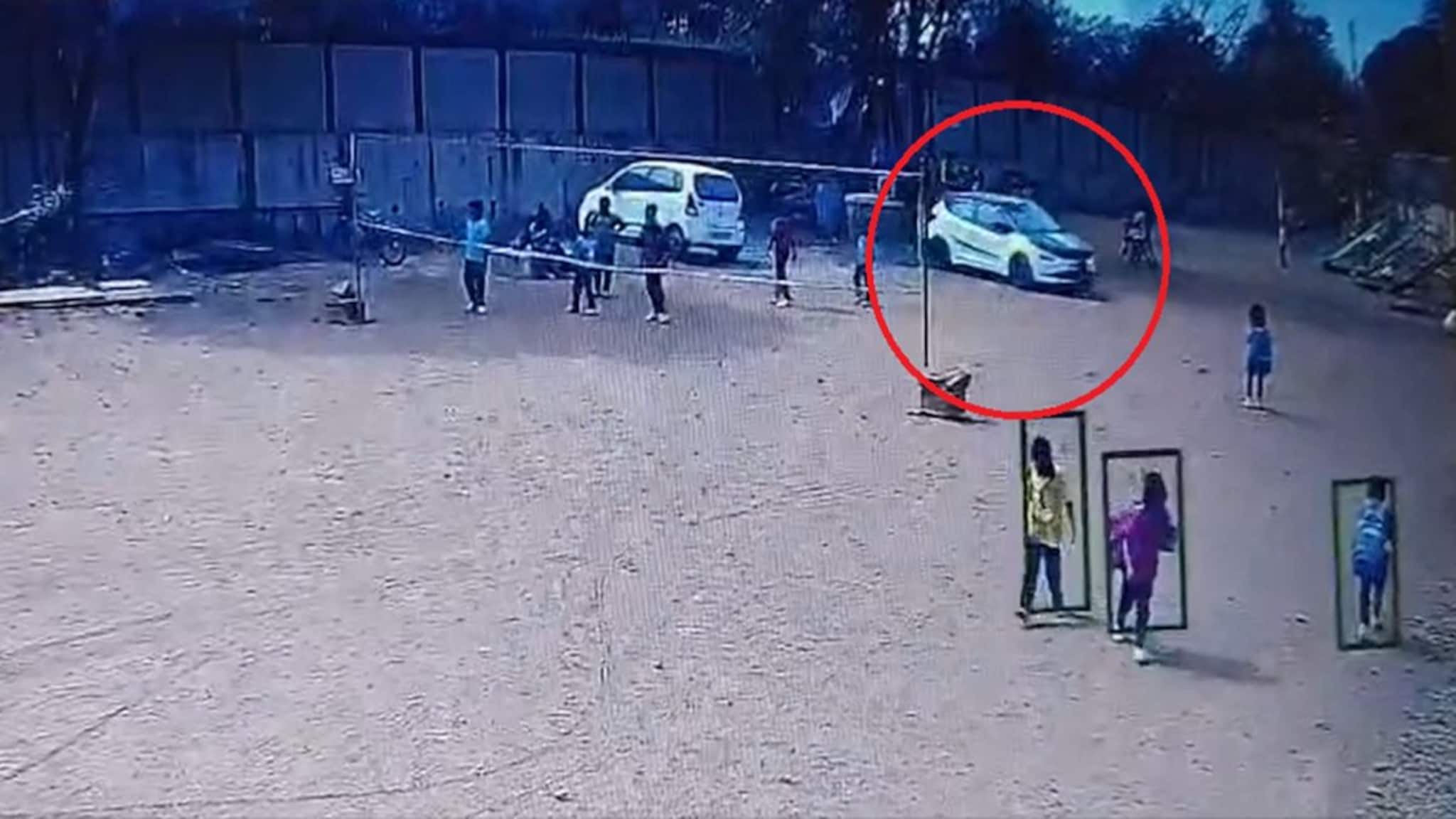 बुटाची लेस बांधण्यासाठी खाली वाकला आणि शिक्षकाच्या कारने उडवलं