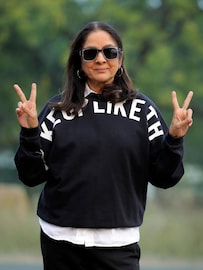 ...म्हणून नीना गुप्ता यांना घालावी लागलेली पॅडेड ब्रा, सांगितला किस्सा ...म्हणून नीना गुप्ता यांना घालावी लागलेली पॅडेड ब्रा, सांगितला किस्सा