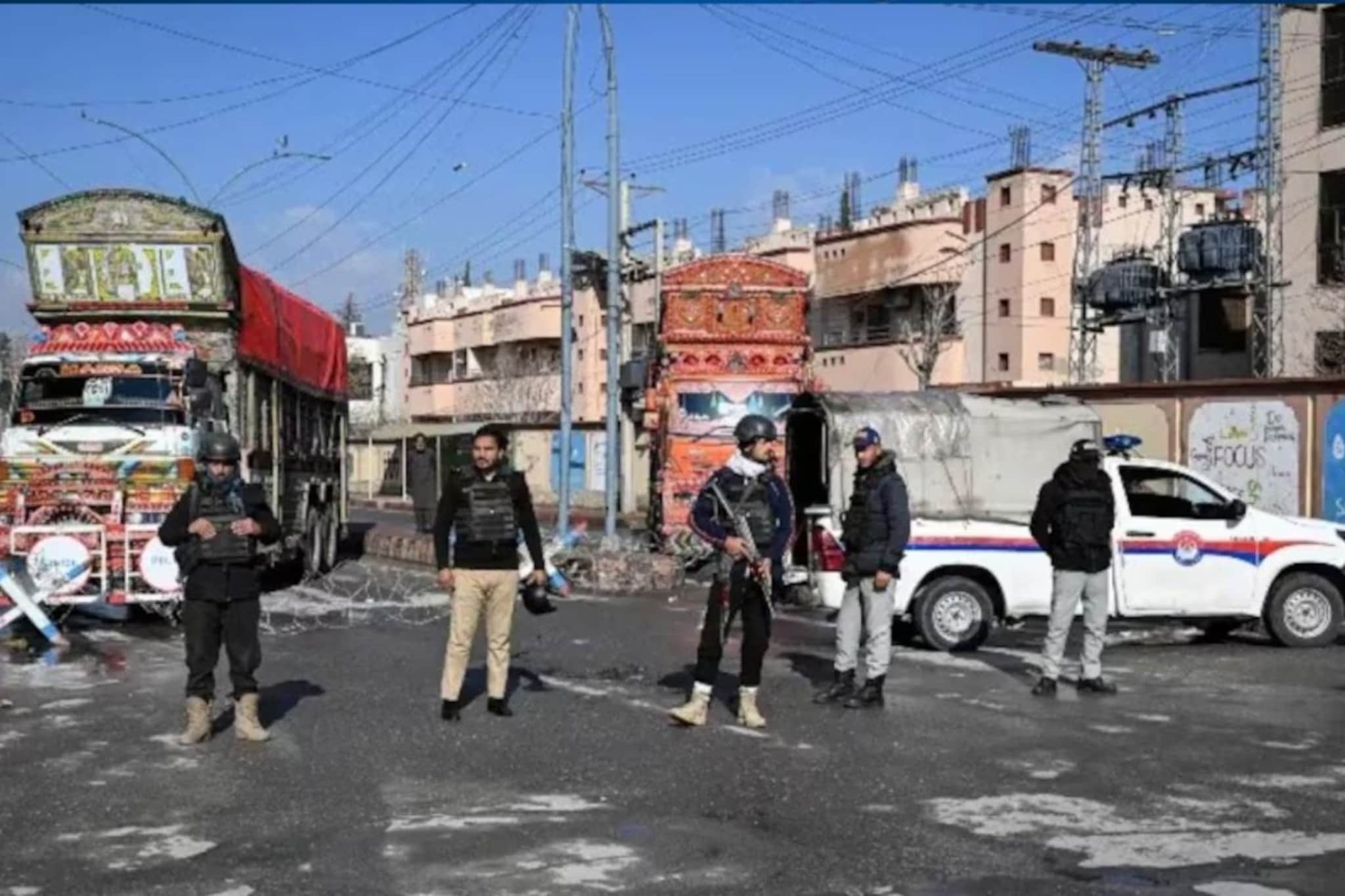 पाकिस्तानमध्ये 200 नागरीकांचा मृ्त्यू, 40 तासांपासून धुमश्चक्री,बॉम्ब,रॉकेल हल्ल