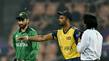 पाकिस्तानचा 6 बॉलनी घात केला, हातात आलेले सेमी फायनलच तिकीट कसं हिसकावलं?