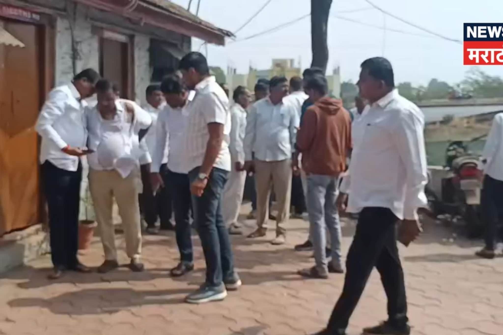 साताऱ्यात शरद पवार गटाच्या नेत्यावर हल्ला, भाजप उमेदवाराच्या भावाकडून मारहाण