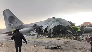 plane crash: पैशांनी खचाखच भरलेलं विमान रस्त्यावर कोसळलं, 13 जणांचा जागीच मृत्यू