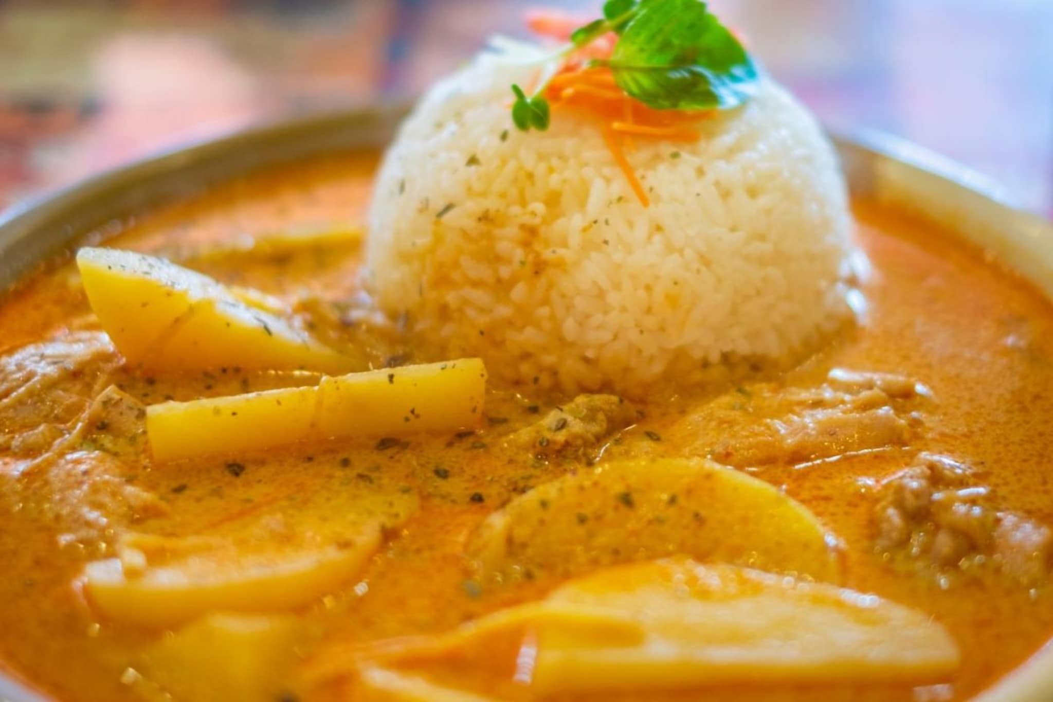 अभिनेत्री अश्विनी काळसेकरची आवडती आंबट बटाटा करी; तुम्हालाही आवडेल सोपी रेसिपी अभिनेत्री अश्विनी काळसेकरची आवडती आंबट बटाटा करी; तुम्हालाही आवडेल सोपी रेसिपी