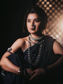 नो ब्लाऊज लूकमध्ये प्राजक्ताचा ग्लॅमरस अंदाज, सौंदर्य पाहून चुकेल काळजाचा ठोका