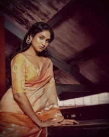 वयाने मोठ्या मुलाच्या प्रेमात होती प्रियदर्शिनी, कसा झाला लव्हस्टोरीचा शेवट? वयाने मोठ्या मुलाच्या प्रेमात होती प्रियदर्शिनी, कसा झाला लव्हस्टोरीचा शेवट?