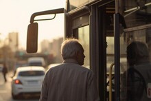 Pune News: ते PMP मध्ये चढत होते; पण दरवाजाजवळ जाताच मागून काळाने गाठलं, पुण्यात भयंकर घटना