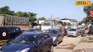 मुंबई-गोवा महामार्गावर वाहतूक कोंडी मुंबई-गोवा महामार्गावर वाहतूक कोंडी