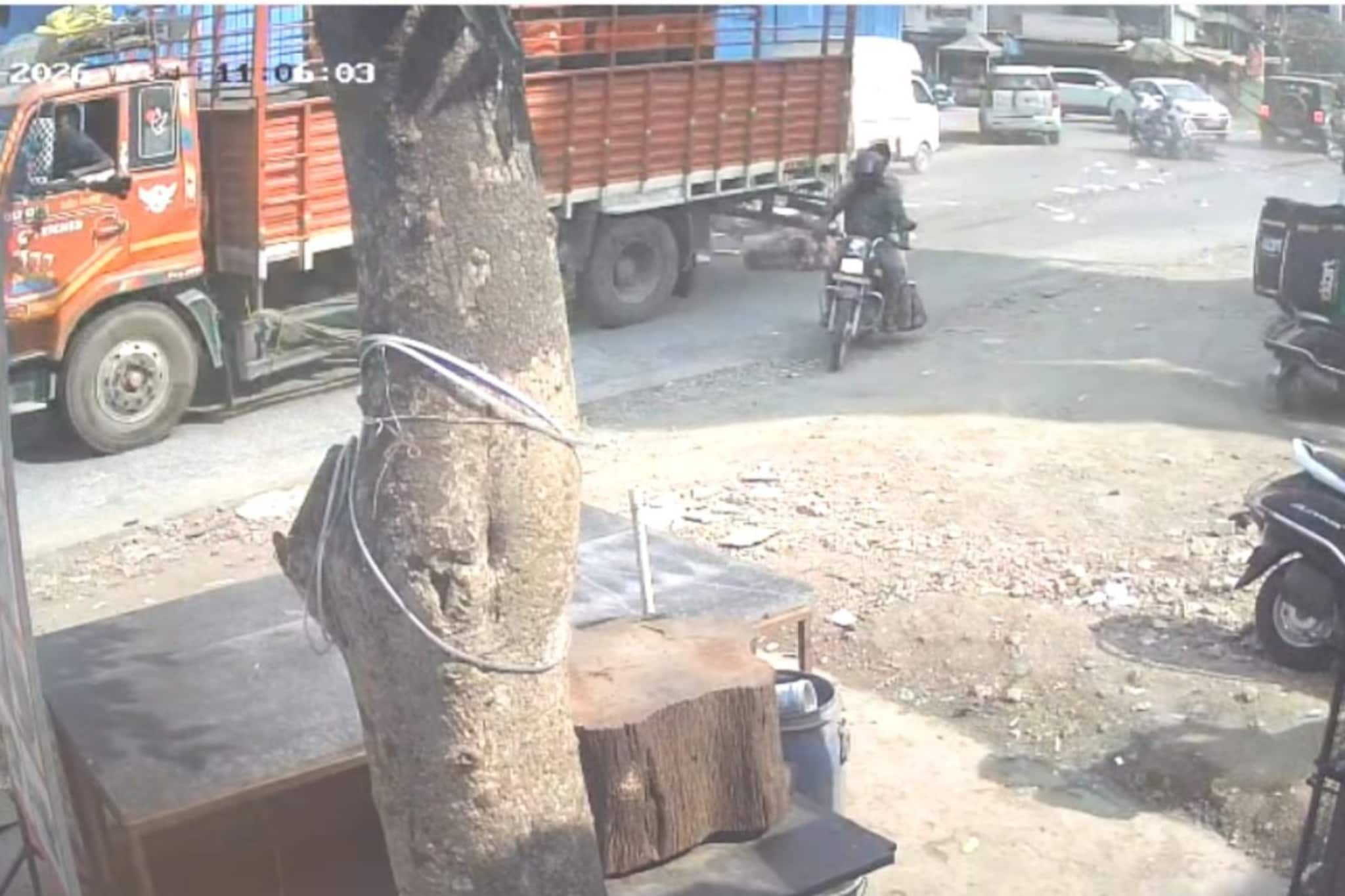 Thar ला घासला अन् पुढच्या 3 सेकंदात 5 जणांना चिरडलं,  पुण्यातील मुळशीमधला VIDEO