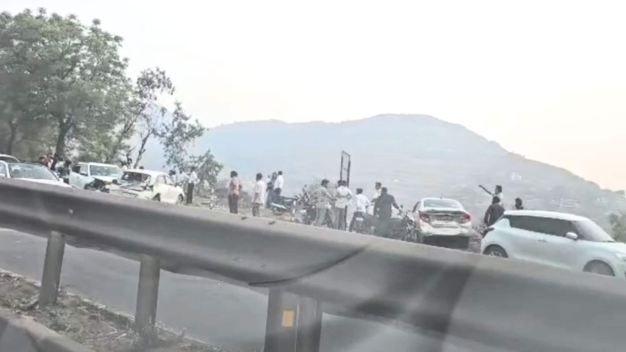 पुण्याच्या नवले पुलाजवळ पुन्हा अपघात, 5 ते 6 वाहनं धडकली,घटनास्थळाचा पहिला VIDEO