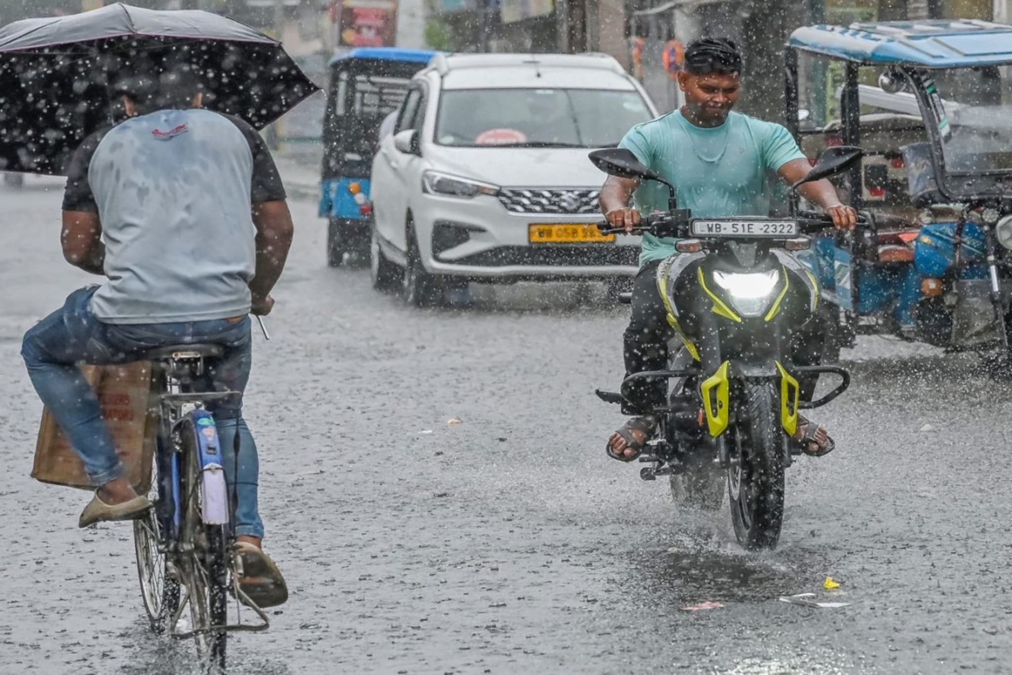 अरबी समुद्रातून पावसाचं संकट! पुण्यासह 4 जिल्ह्यात पावसाचा इशारा अरबी समुद्रातून पावसाचं संकट! पुण्यासह 4 जिल्ह्यात पावसाचा इशारा