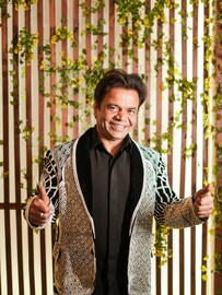 पहिल्या पत्नीचं निधन, एकट्यानं सांभाळली मुलगी; कोण आहे राजपाल यादवची दुसरी बायको