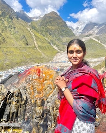 केदारनाथ मंदिरासमोर पडून फुटली होती रिंकूची ढोपरं, त्या चुकीची मिळाली शिक्षा केदारनाथ मंदिरासमोर पडून फुटली होती रिंकूची ढोपरं, त्या चुकीची मिळाली शिक्षा