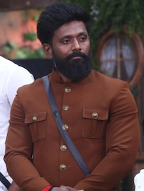 'गेममध्ये टिकण्यासाठी आता...', रोशन भजनकरचा खेळ पाहून पत्नी सीमाने दिली रिॲक्शन 'गेममध्ये टिकण्यासाठी आता...', रोशन भजनकरचा खेळ पाहून पत्नी सीमाने दिली रिॲक्शन