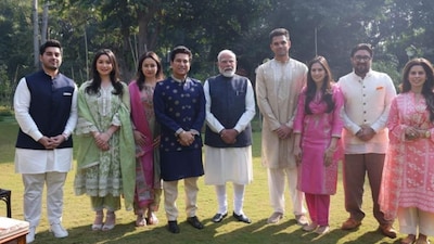 'अर्जुनच्या लग्नाला यायचं...', सचिन तेंडुलकर पत्रिका घेऊन सहकुटुंब PM मोदींच्या भेटीला!