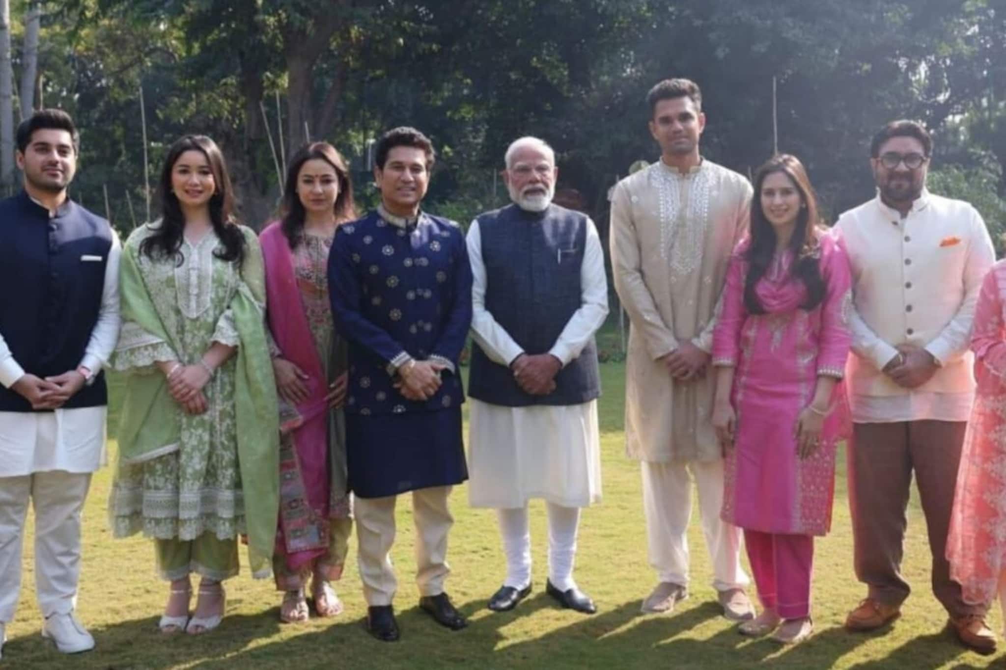 'अर्जुनच्या लग्नाला यायचं...', सचिन तेंडुलकर पत्रिका घेऊनPM मोदींच्या भेटीला!