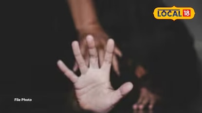 चिमुकलीचा रडण्याचा आवाज, शेजाऱ्यांनी धाव घेतली, सावत्र बापच..., छ. संभाजीनगरात संतापजनक प्रकार चिमुकलीचा रडण्याचा आवाज, शेजाऱ्यांनी धाव घेतली, सावत्र बापच..., छ. संभाजीनगरात संतापजनक प्रकार