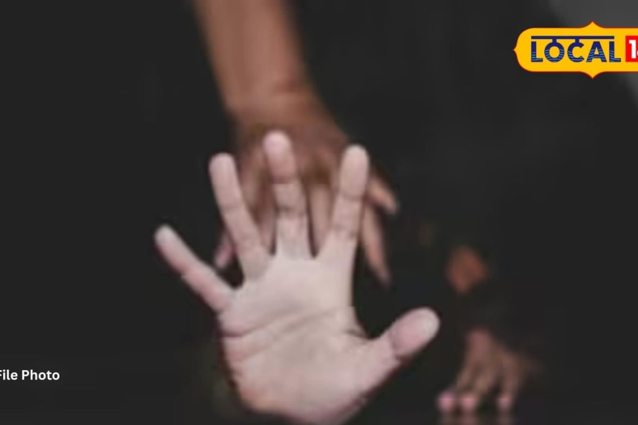 चिमुकलीचा रडण्याचा आवाज, शेजाऱ्यांनी धाव घेतली, सावत्र बापच.., संभाजीनगरात संताप