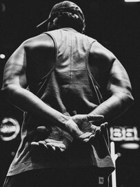 वडिल सुपरस्टार, तरी मुलगा 200 फिल्म्समधून रिजेक्ट, आज 300 कोटींचा मालक