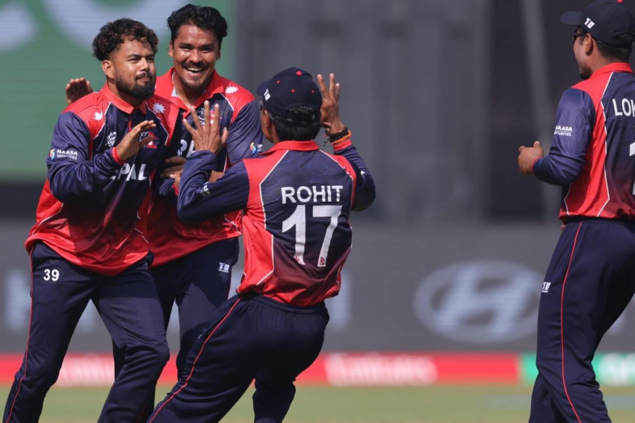 शेर मल्लाचा ड्रीम डेब्यू! पहिल्याच मॅचच्या पहिल्याच बॉलला दिग्गजाची विकेट, कोण आ