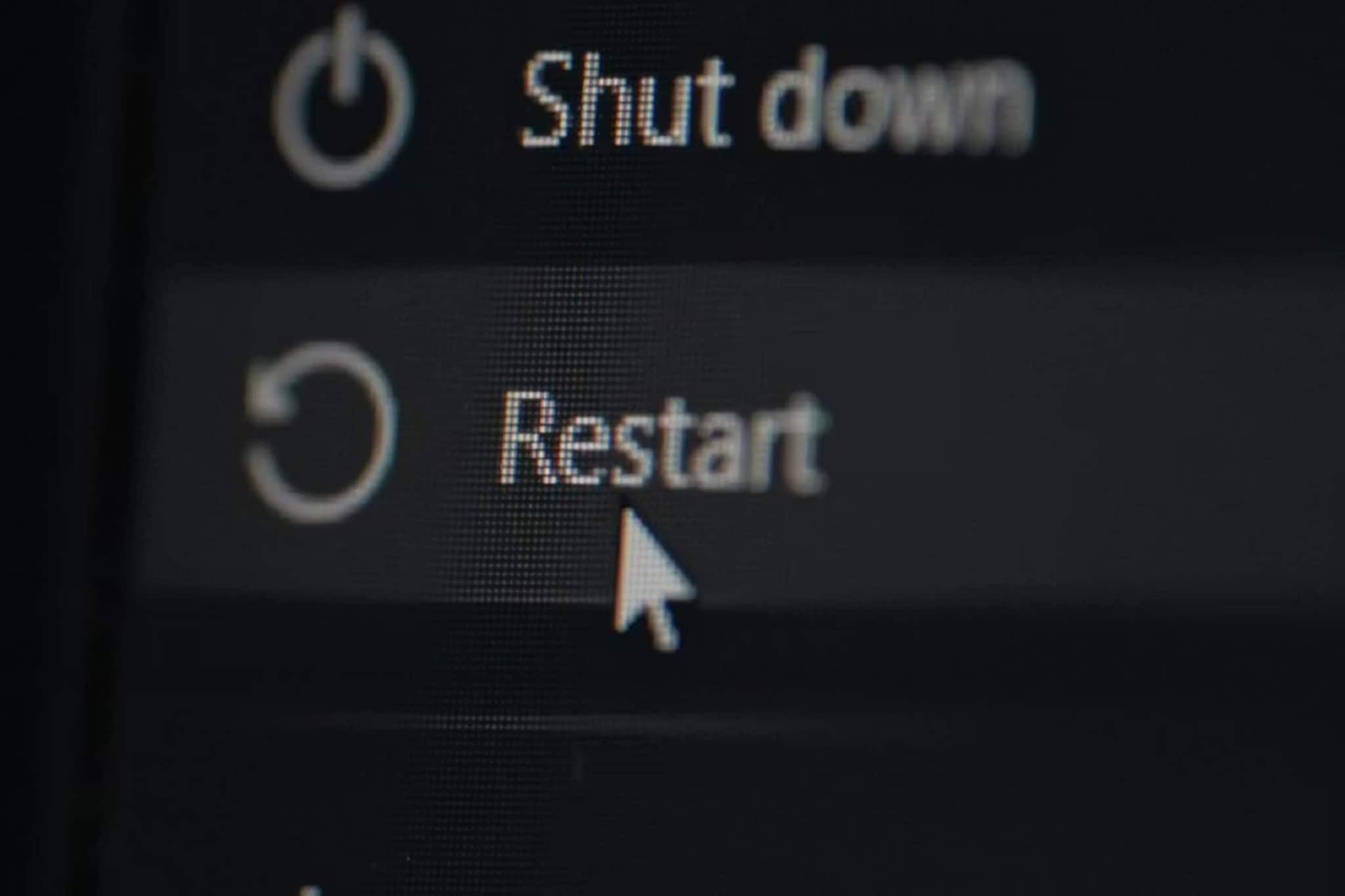कंप्यूटर रिस्टार्ट आणि शट डाउन केल्याने काय होतं? दोन्हीमधील फरक घ्या जाणून कंप्यूटर रिस्टार्ट आणि शट डाउन केल्याने काय होतं? दोन्हीमधील फरक घ्या जाणून
