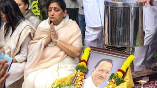 'पोरक्या' झालेल्या चिमुरड्यासाठी सुनेत्रा वहिनी घराबाहेर पडणार, उपमुख्यमंत्री होताच पहिला दौरा, दादांच्या पावलावर पाऊल!