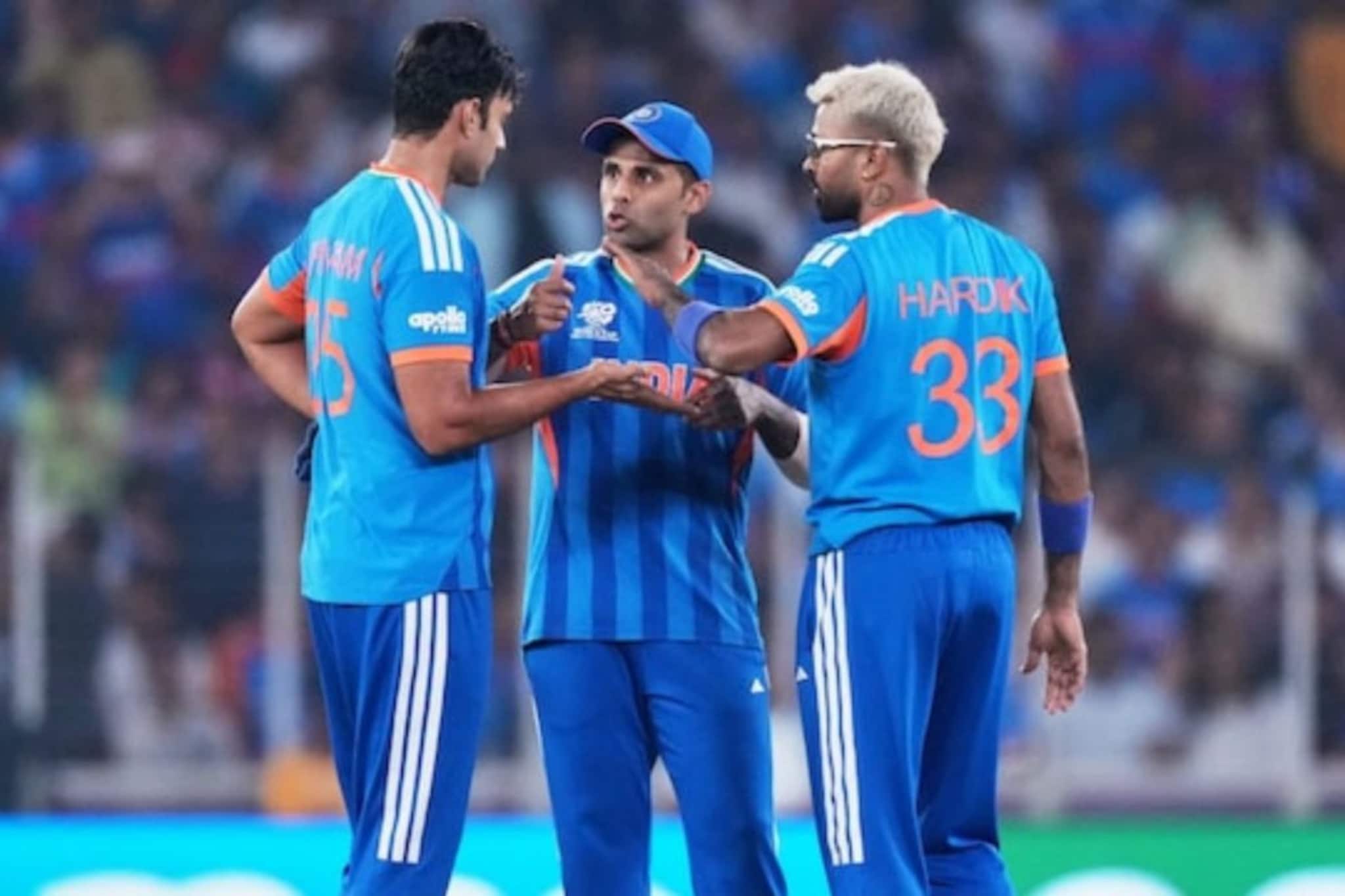 कॅप्टन सूर्याचा मास्टरस्ट्रोक, सुपर-8 आधी एका निर्णयाने फिरवली अख्खी मॅच! कॅप्टन सूर्याचा मास्टरस्ट्रोक, सुपर-8 आधी एका निर्णयाने फिरवली अख्खी मॅच!