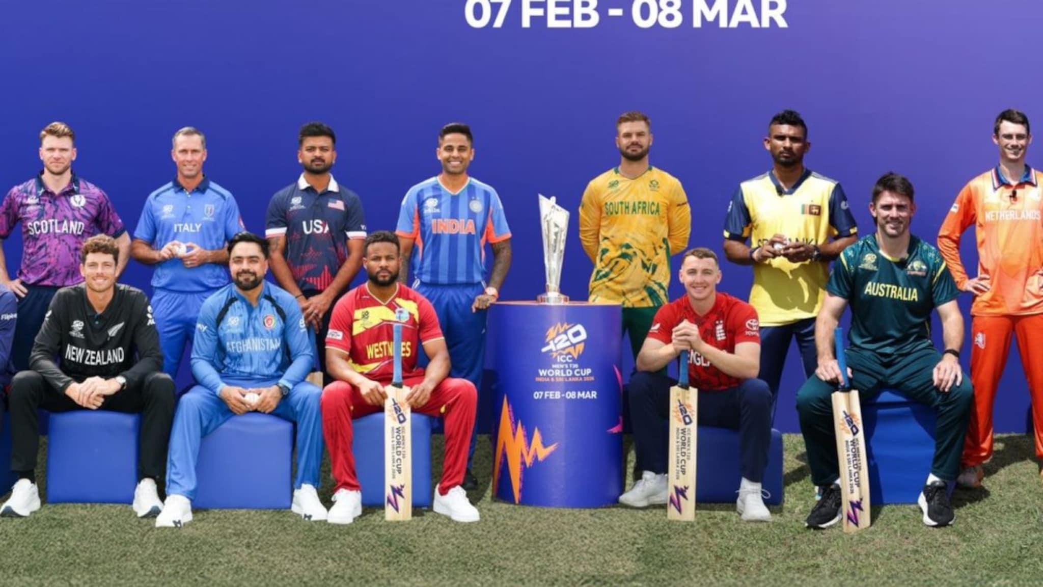 IND vs PAK : वर्ल्डकपच्या फोटोसेशनमध्ये मोठा ड्रामा,कॅप्टन सूर्याने थेट पाकिस्तानी कर्णधाराला हाकलून लावलं, नेमकं काय घडलं?