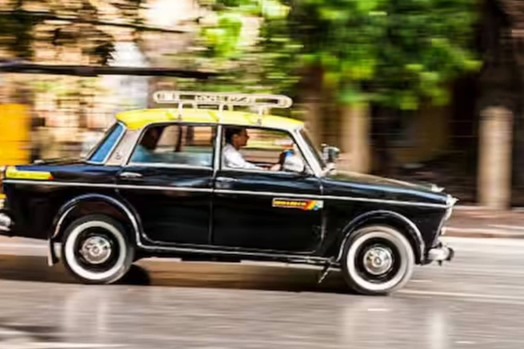 भारतातील पहिली टॅक्सी कोणत्या शहरात धावली? सेवा सुरू करणारा पहिला व्यक्ती कोण?