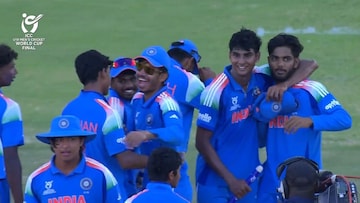 डॉक्टरांनी लहानग्यात ओळखला क्रिकेटर, आईने उपचारासाठी नेलं आणि भारताला मिळाला वर्