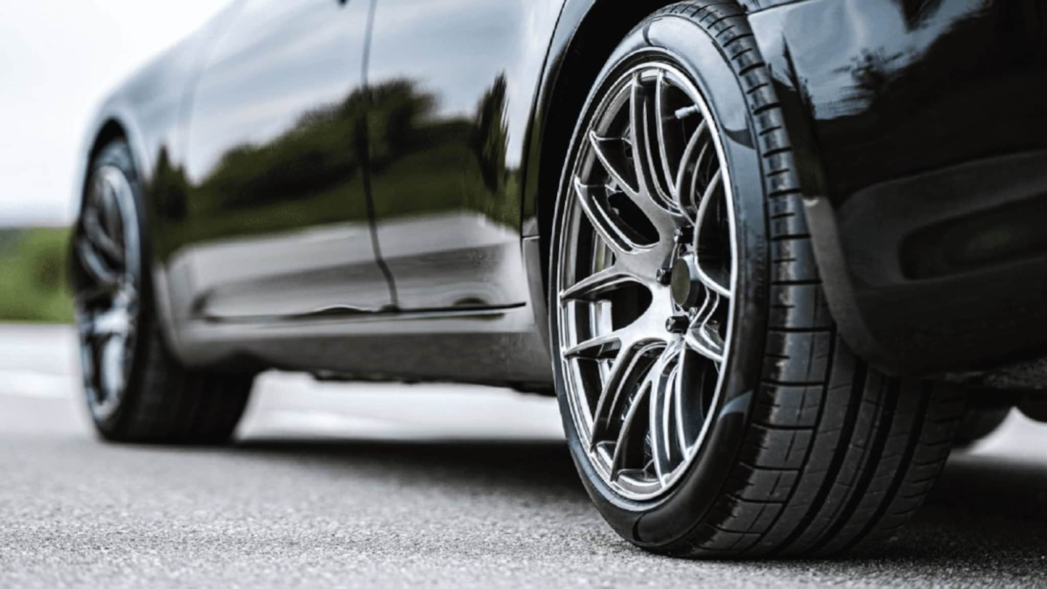 गाड्यांचे टायर्स हे काळेच का असतात? कधी विचार केलाय? सत्य जाणून व्हाल चकीत