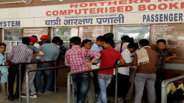 ट्रेन 3 तासांहून जास्त लेट झालीये? तिकीट कॅन्सल न करता क्लेम करा पूर्ण पैसा ट्रेन 3 तासांहून जास्त लेट झालीये? तिकीट कॅन्सल न करता क्लेम करा पूर्ण पैसा