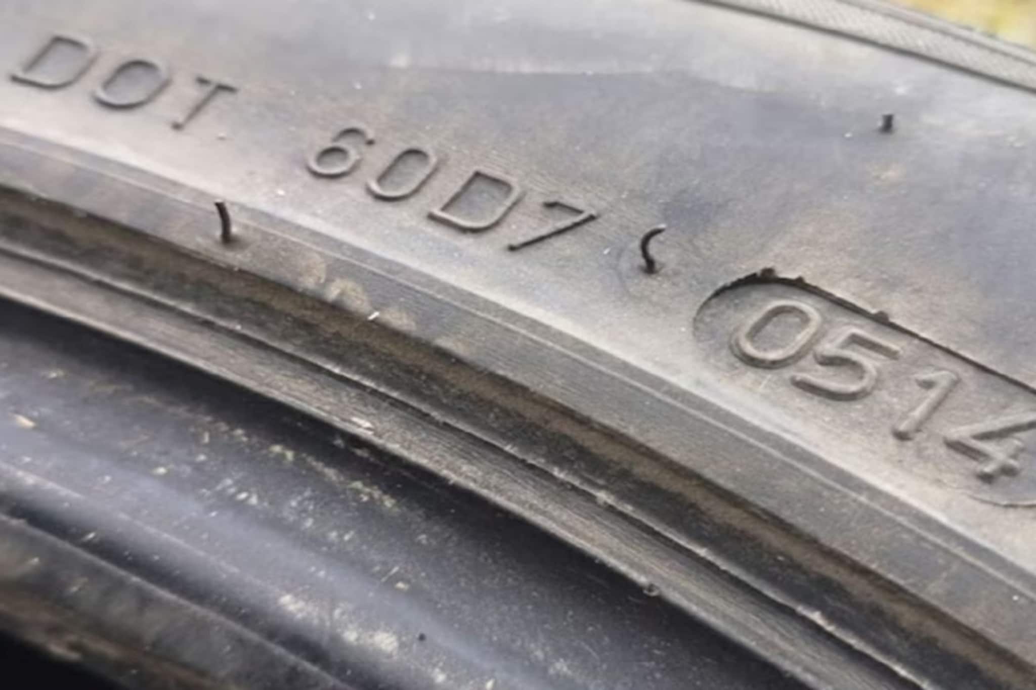 नव्या कारमध्ये 5 वर्षे जुनं टायर? आधी वाचा टायरवरील सीक्रेट कोड, होईल फायदा नव्या कारमध्ये 5 वर्षे जुनं टायर? आधी वाचा टायरवरील सीक्रेट कोड, होईल फायदा