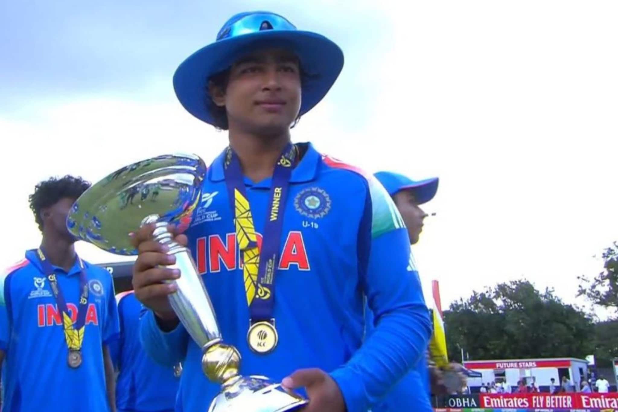 वर्ल्ड कपचा सामनावीर अन् मालिकावीर, वैभवने स्वतः कमावलेले 2 पुरस्कार कुणाला दिले