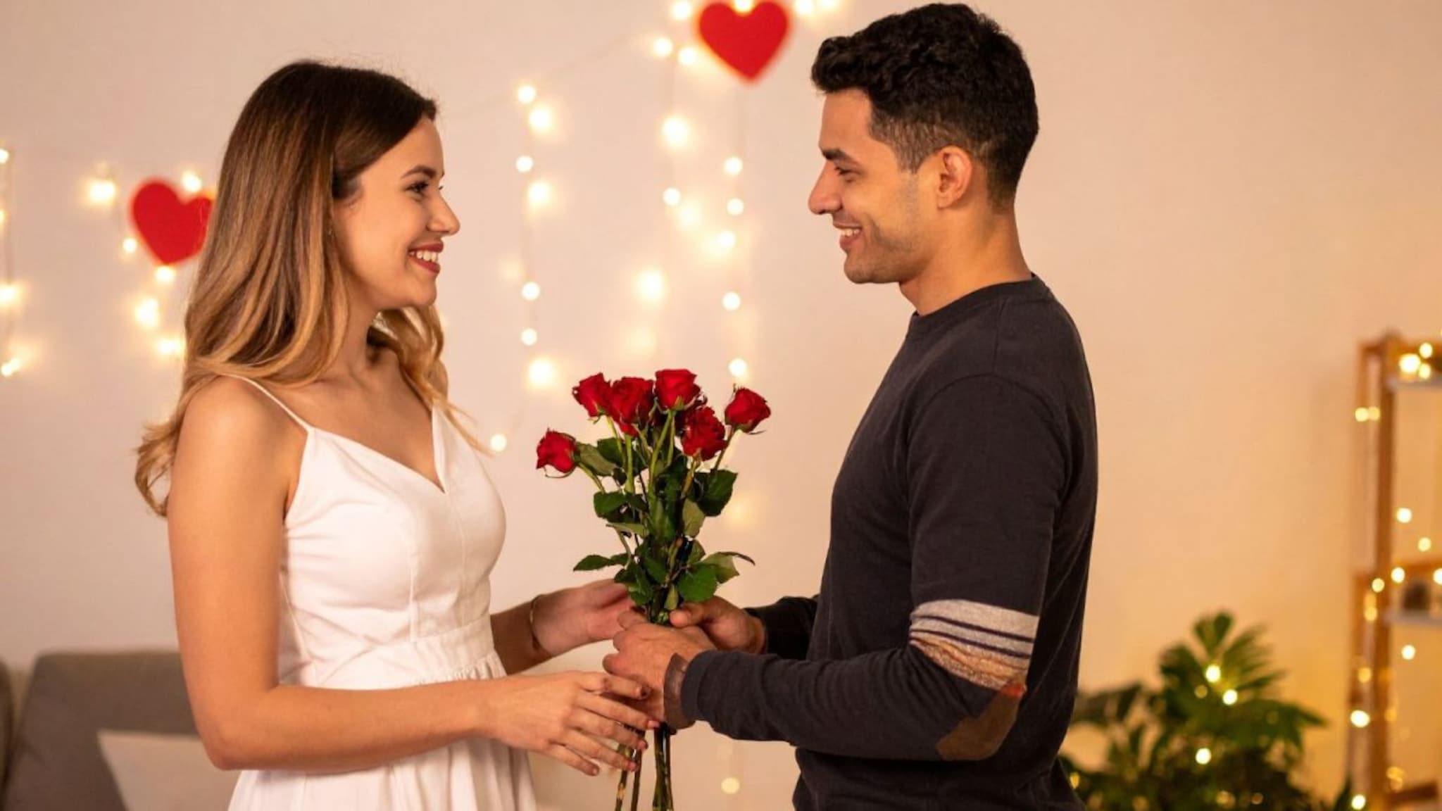 Interesting Facts : प्रेमाच्या दिवसाला 'व्हॅलेन्टाईन्स डे' हे नाव कसं पडलं? याला संस्कृतमध्ये काय म्हणतात माहितीये?