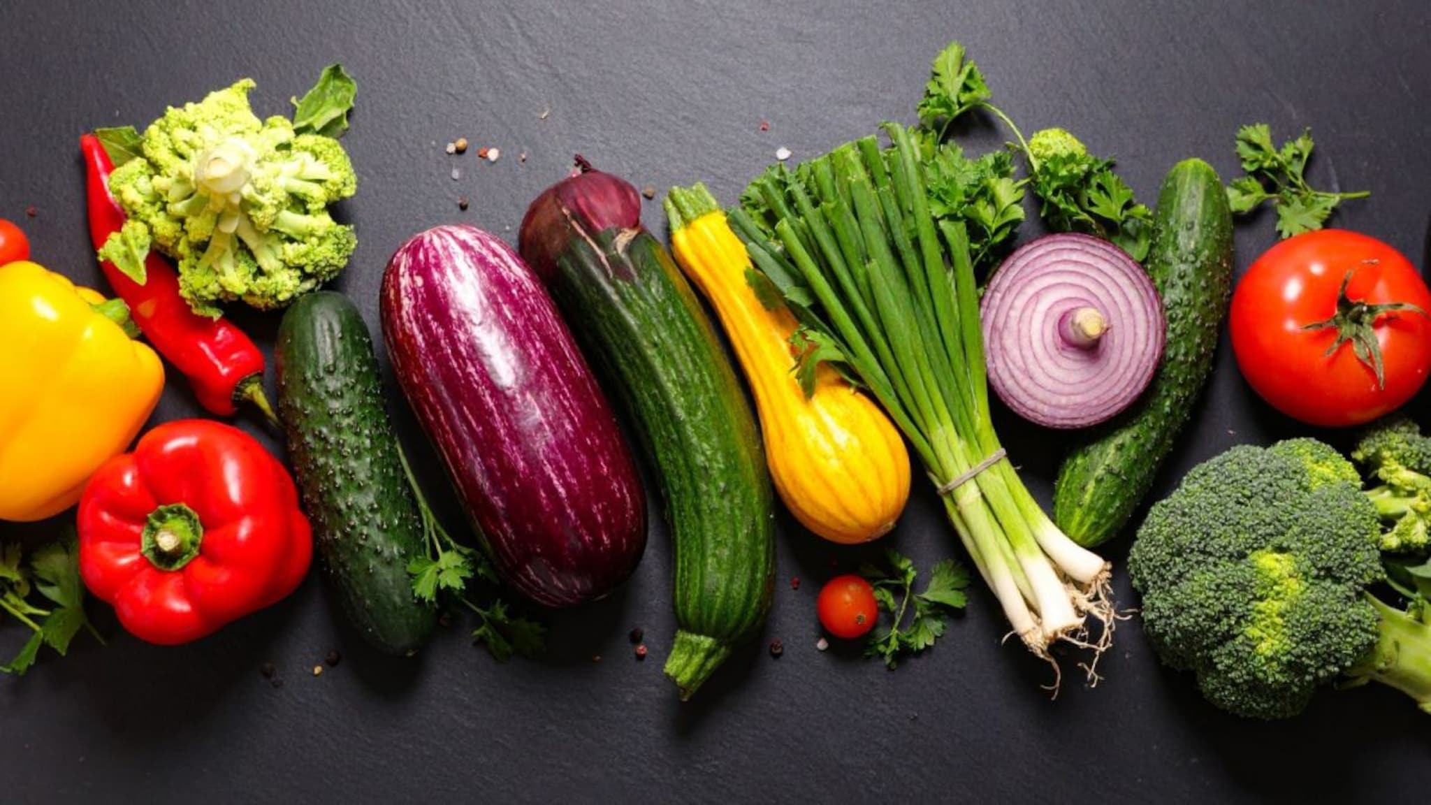 बाजारून आणलेली भाजी 2 आठवडे राहील ताजी; फक्त फॉलो करा 'या' 5 साठवणुकीच्या पद्धती