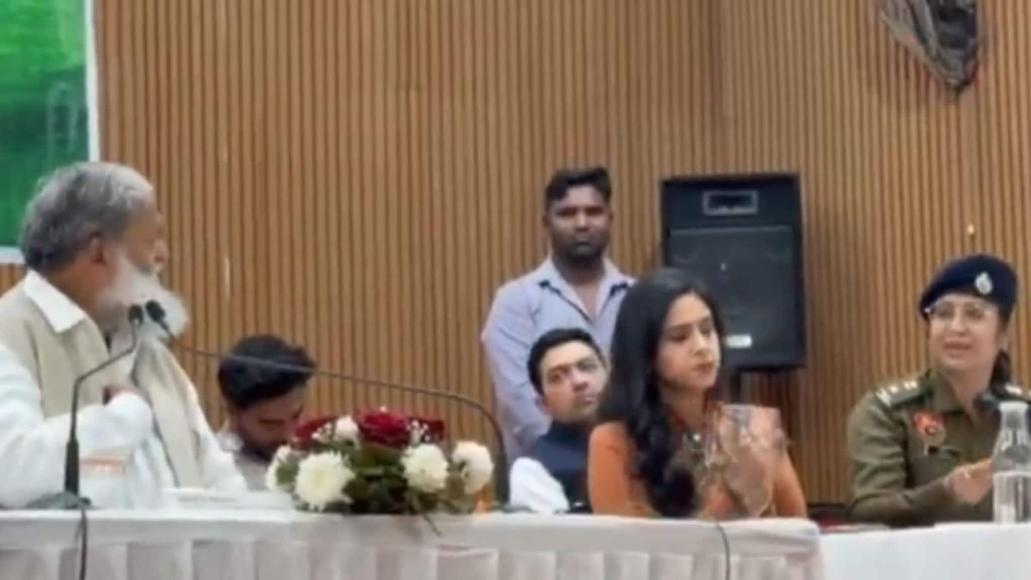 ‘तुम्ही माझे आदेश...’ भरसभेत मंत्री आणि महिला SP मध्ये जुंपली; नेमकं प्रकरण काय?