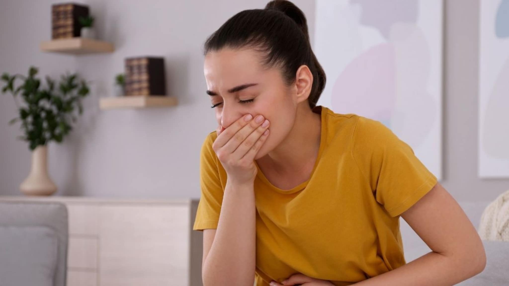 Health : विनाकारण उलटी सारखं का वाटतं? काय आहे वातावरण बदल आणि व्हायरल इंफेक्शन मधील फरक?