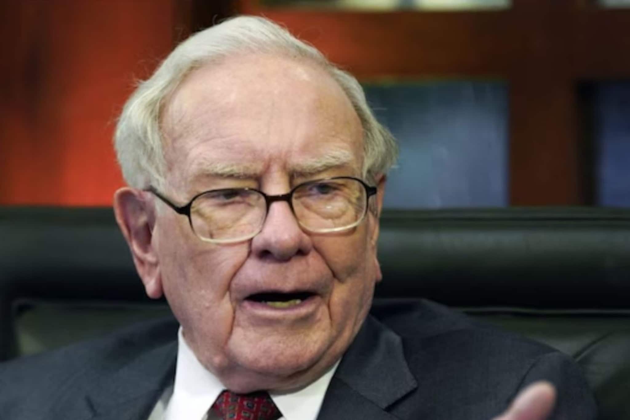 श्रीमंत होण्याच्या नादात मिडल क्लास कसा अडकतो? वॉरेन बफेंनी सांगितल्या घातक चुका