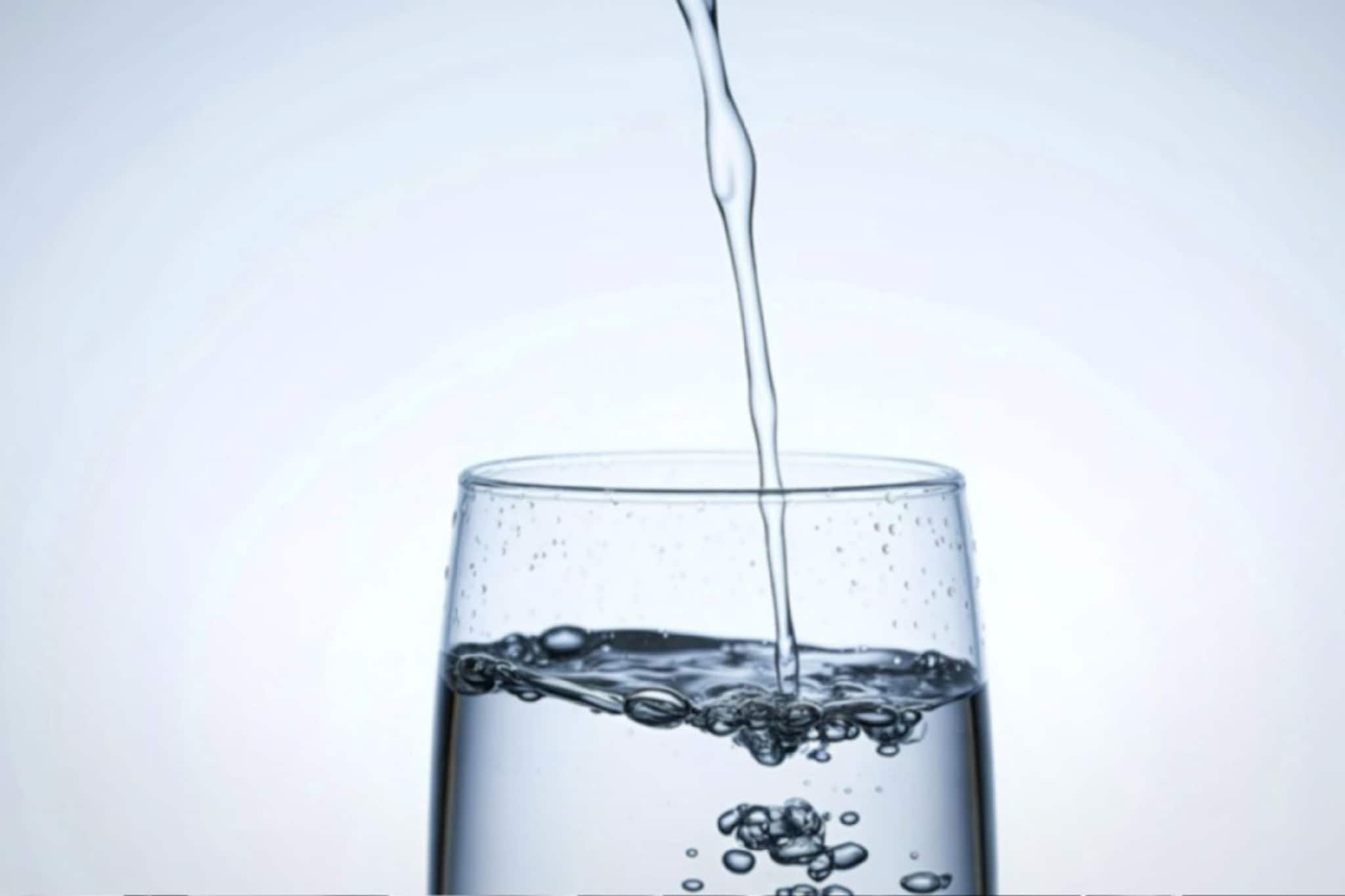 सकाळी उठताच हे पाणी प्या, शरीरात होतील चमत्कारिक बदल, जाणून घ्या सीक्रेट