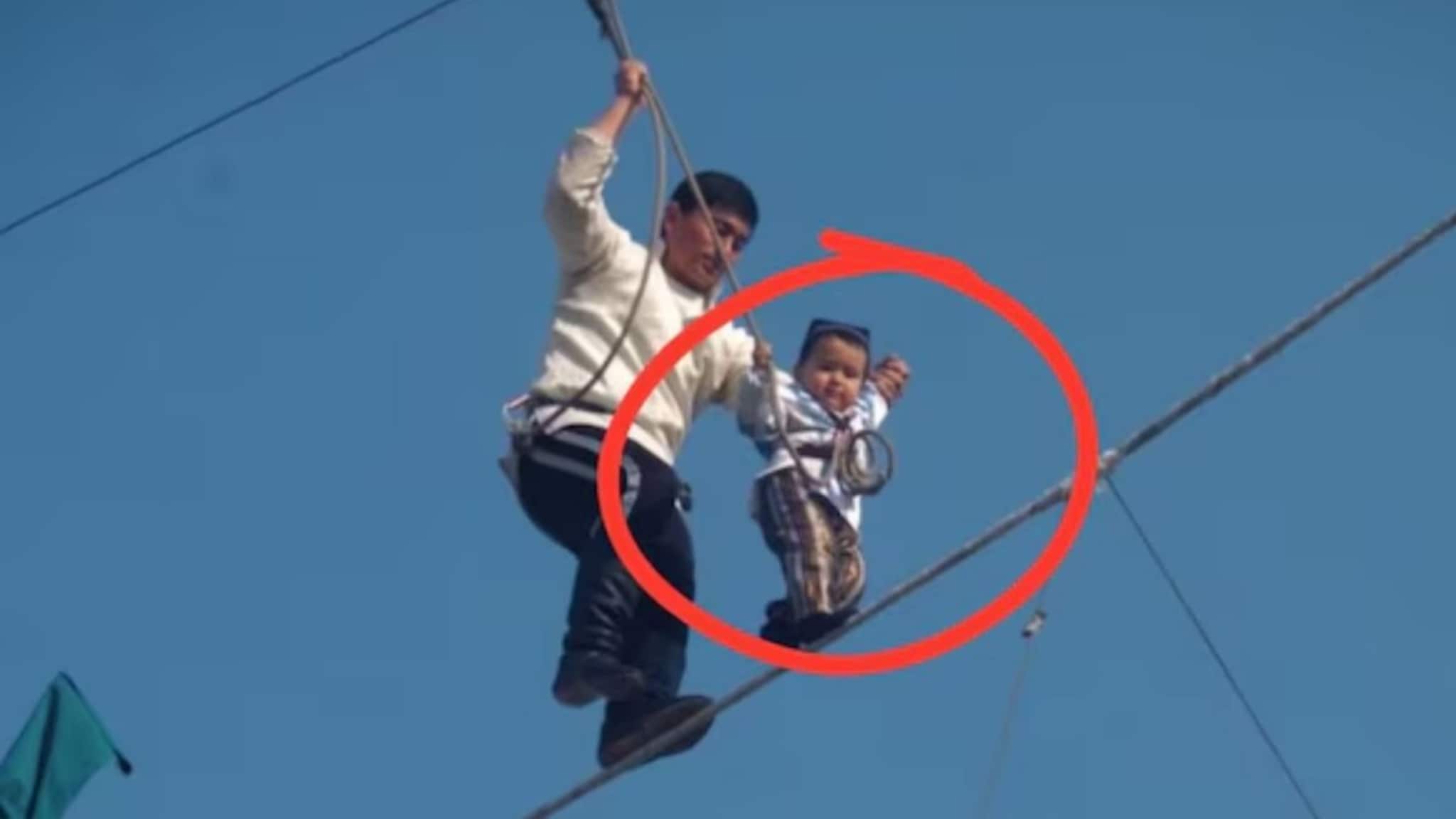 पायाखाली जमीन नाही… तरीही इथे वसलंय गाव! दोरीवर टिकून आहे संपूर्ण आयुष्य