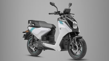 Yamahaच्या पहिल्या इलेक्ट्रिक स्कूटरची एंट्री! 169 km रेंजसह सर्वच फीचर्स भारी Yamahaच्या पहिल्या इलेक्ट्रिक स्कूटरची एंट्री! 169 km रेंजसह सर्वच फीचर्स भारी